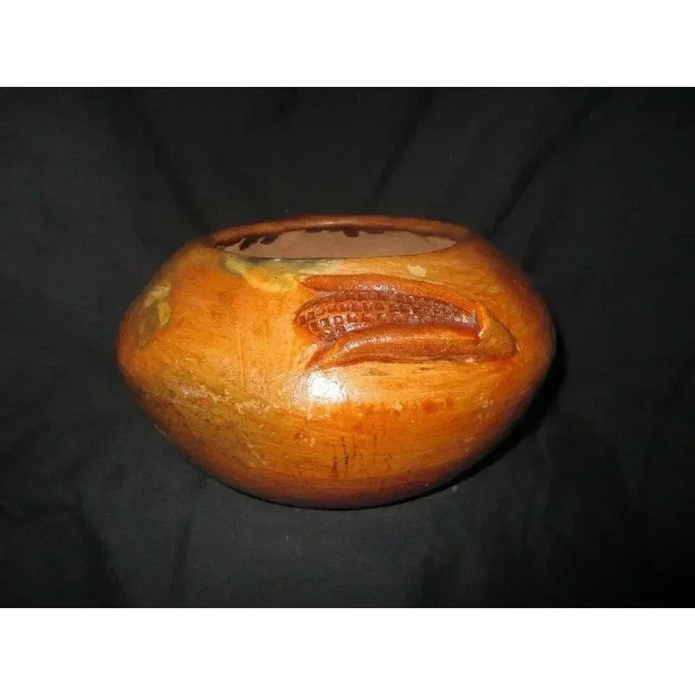 Navajo Native American Pottery. Corn Motif,‎ Southwest Pottery, New Mexico